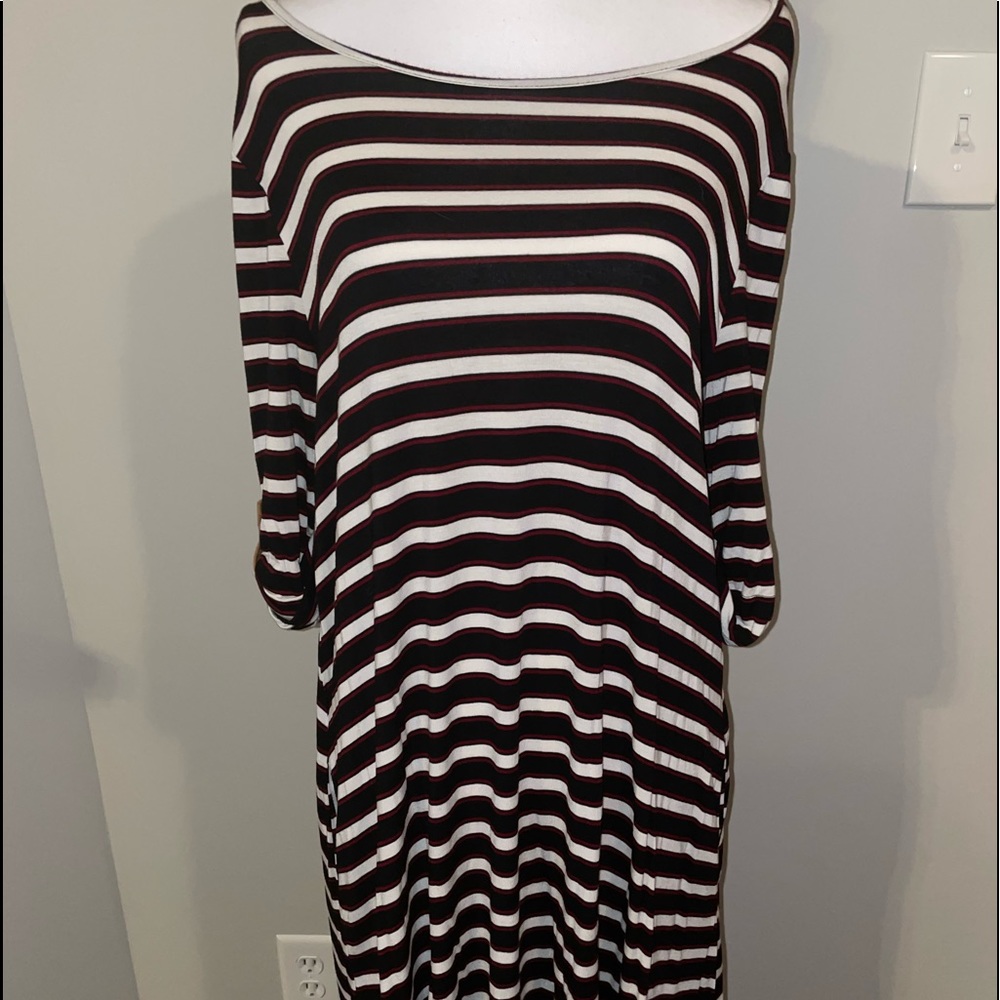 Women’s Sz L Alyx dress EUC worn once. Cute sleeves 🔴